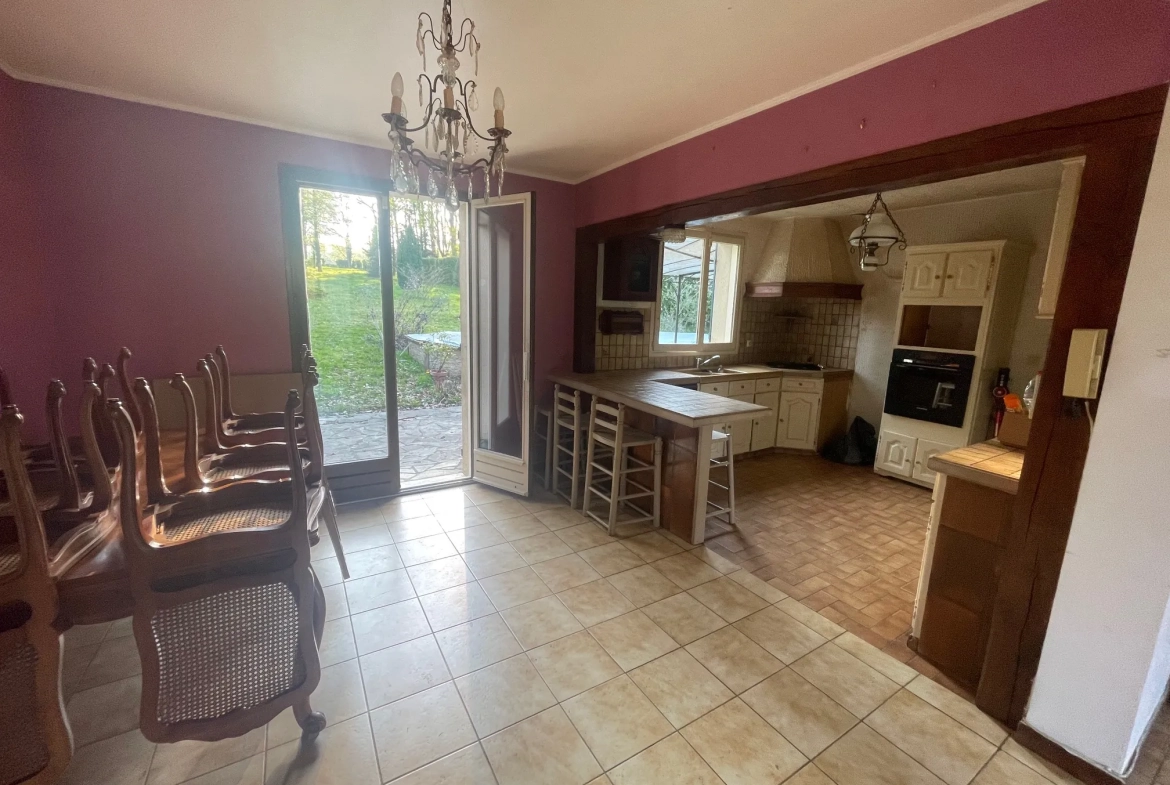 Maison individuelle avec 3 chambres, terrain arboré et piscine proche Crécy-la-Chapelle 