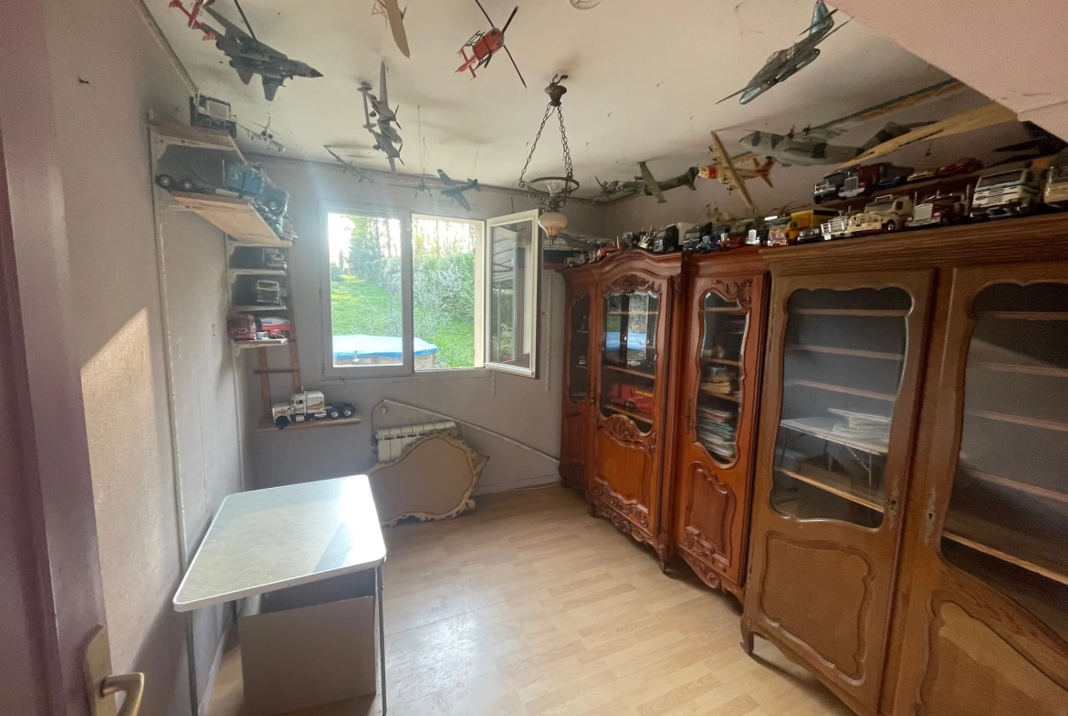 Maison individuelle avec 3 chambres, terrain arboré et piscine proche Crécy-la-Chapelle 