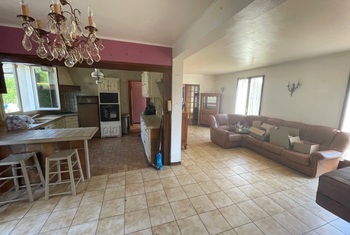 Maison individuelle avec 3 chambres, terrain arboré et piscine proche Crécy-la-Chapelle 