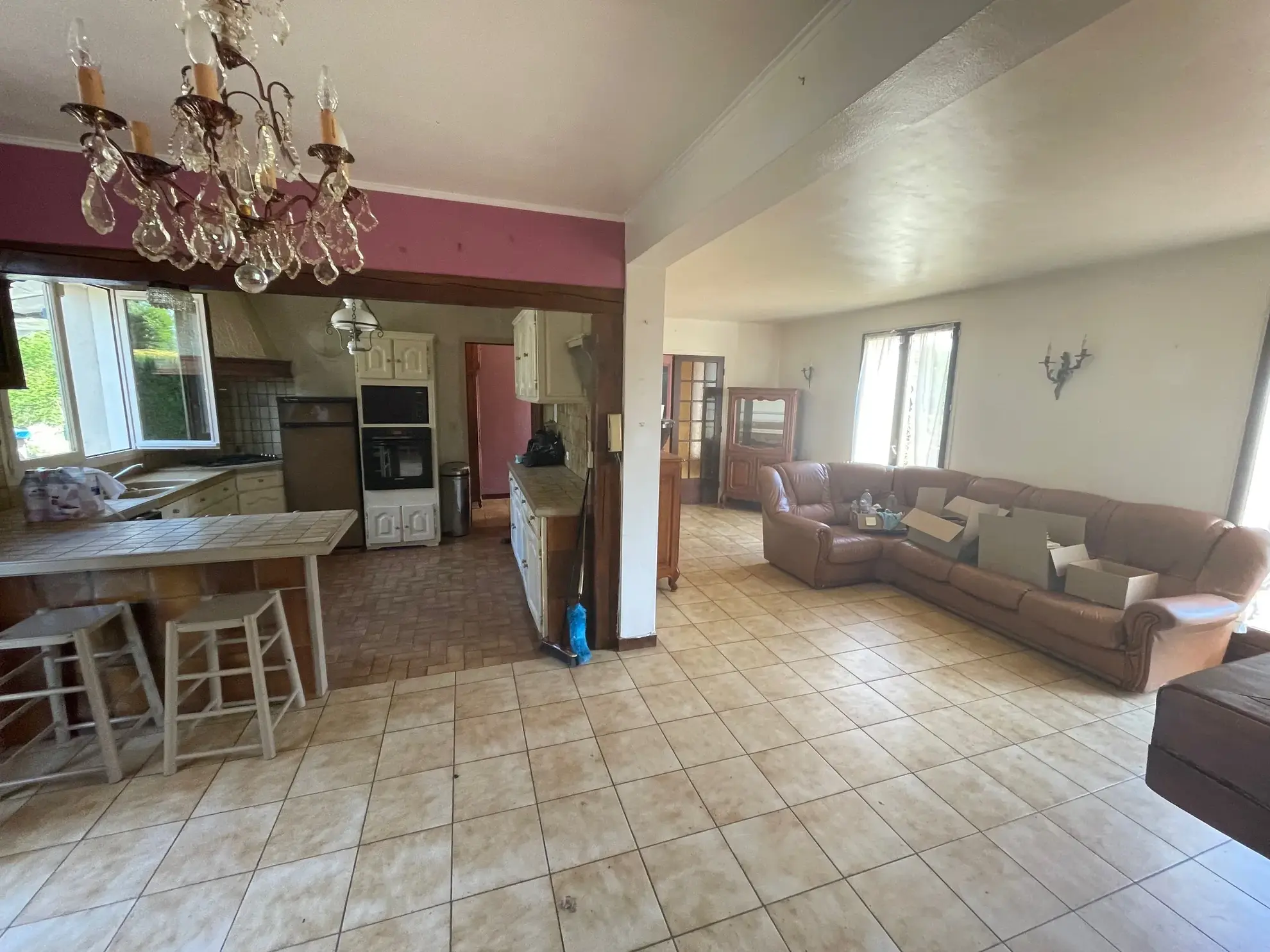 Maison individuelle avec 3 chambres, terrain arboré et piscine proche Crécy-la-Chapelle 