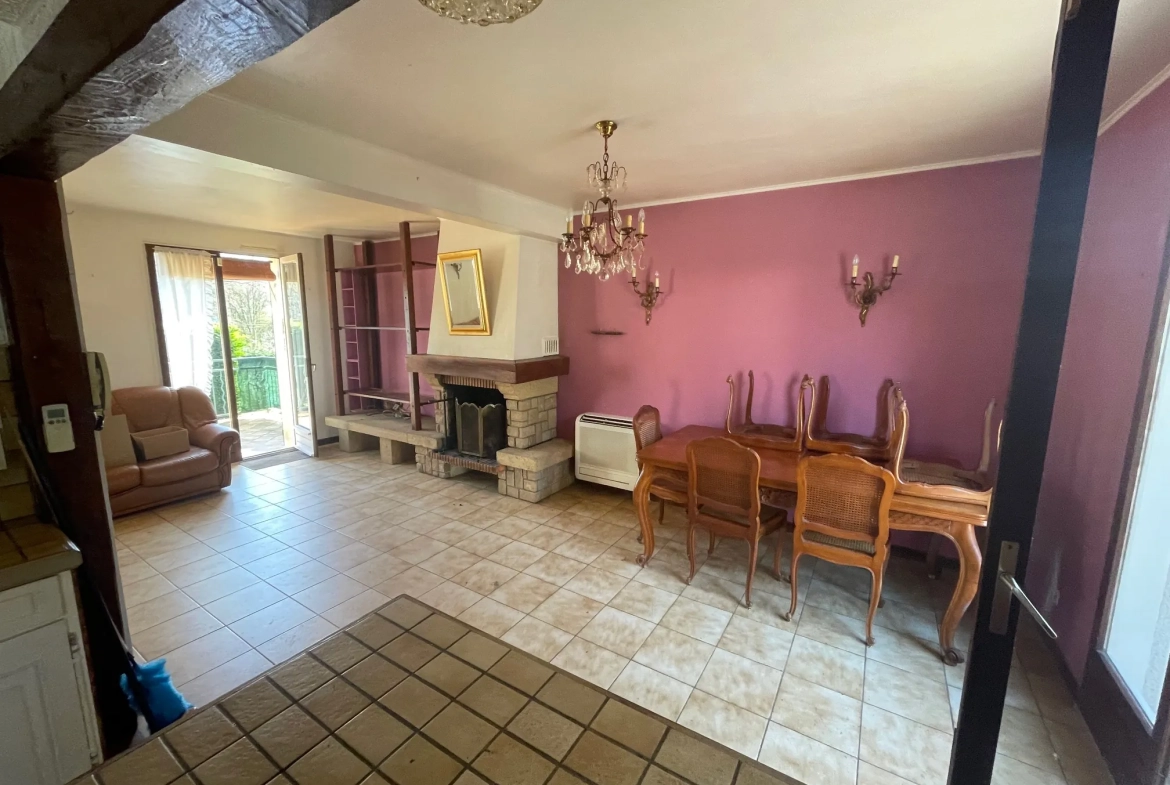 Maison individuelle avec 3 chambres, terrain arboré et piscine proche Crécy-la-Chapelle 