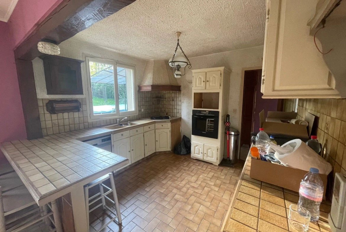 Maison individuelle avec 3 chambres, terrain arboré et piscine proche Crécy-la-Chapelle 