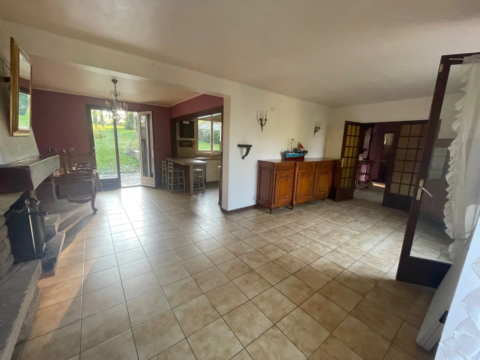 Maison individuelle avec 3 chambres, terrain arboré et piscine proche Crécy-la-Chapelle 