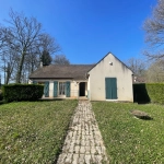Maison individuelle avec 3 chambres, terrain arboré et piscine proche Crécy-la-Chapelle