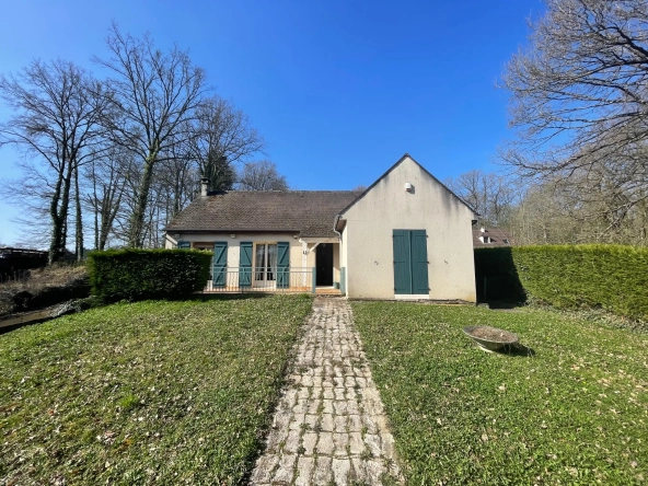 Maison individuelle avec 3 chambres, terrain arboré et piscine proche Crécy-la-Chapelle