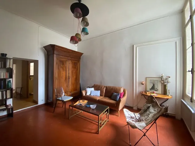 Appartement T3 de charme dans le centre historique de Nîmes avec vue sur jardin 