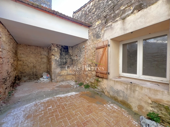 Maison de village rénovée au centre de Castres, 65m², terrasse et cave, proche stationnement