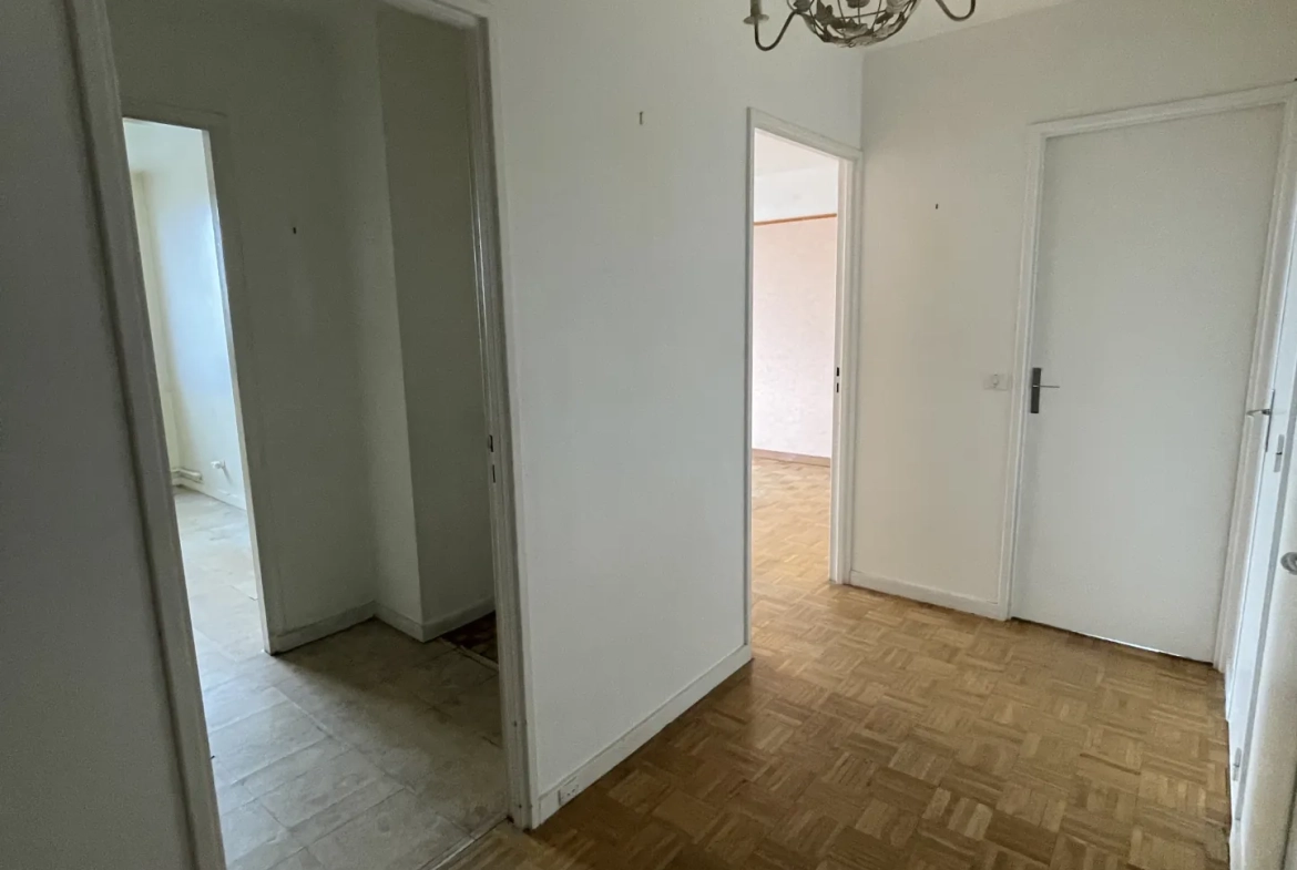 Appartement 4 pièces à Conflans avec balcon et parking privé 