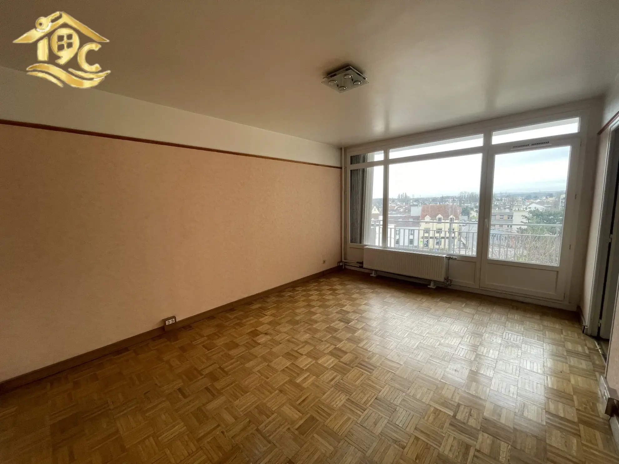 Appartement 4 pièces à Conflans avec balcon et parking privé 