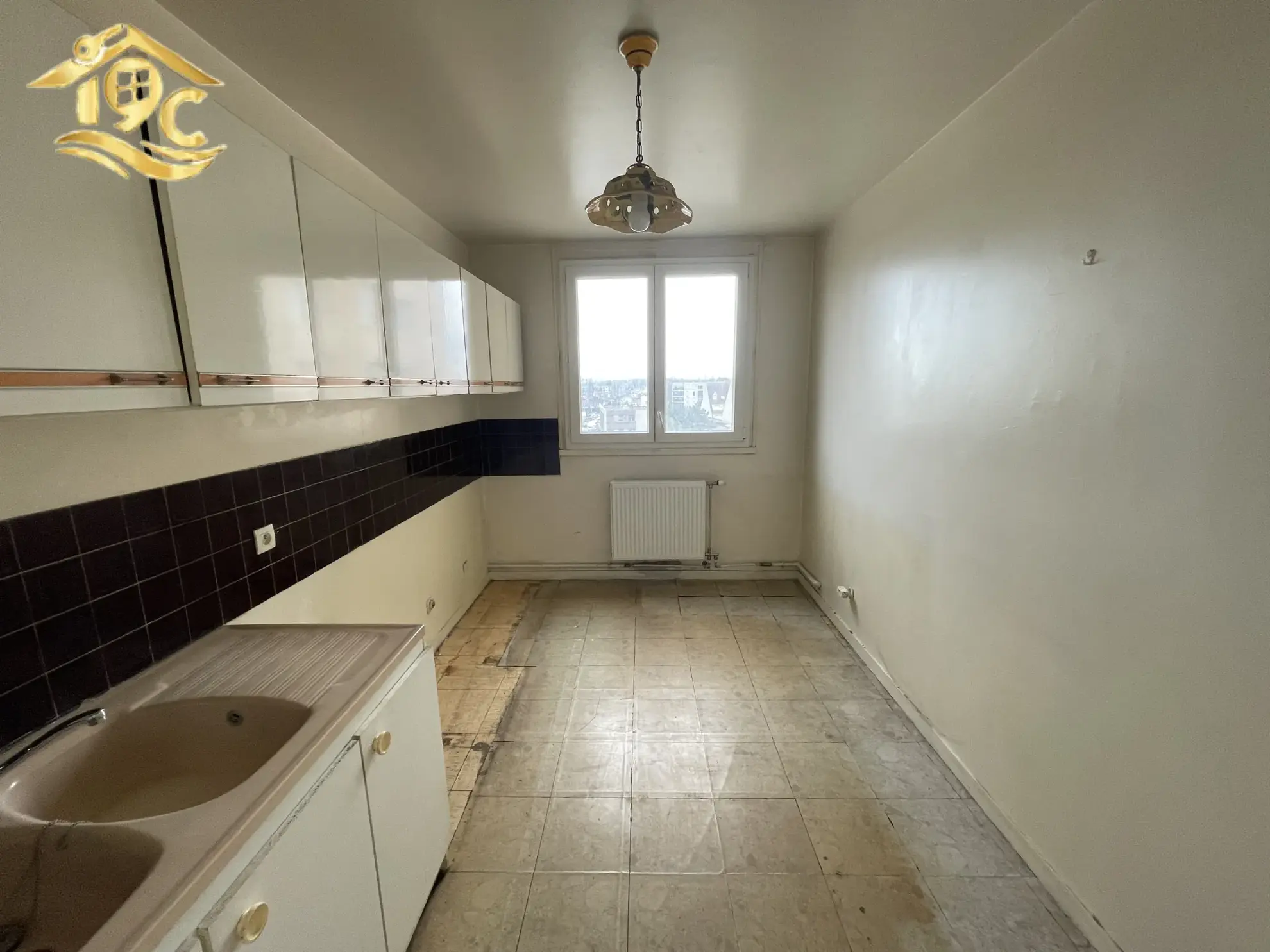 Appartement 4 pièces à Conflans avec balcon et parking privé 