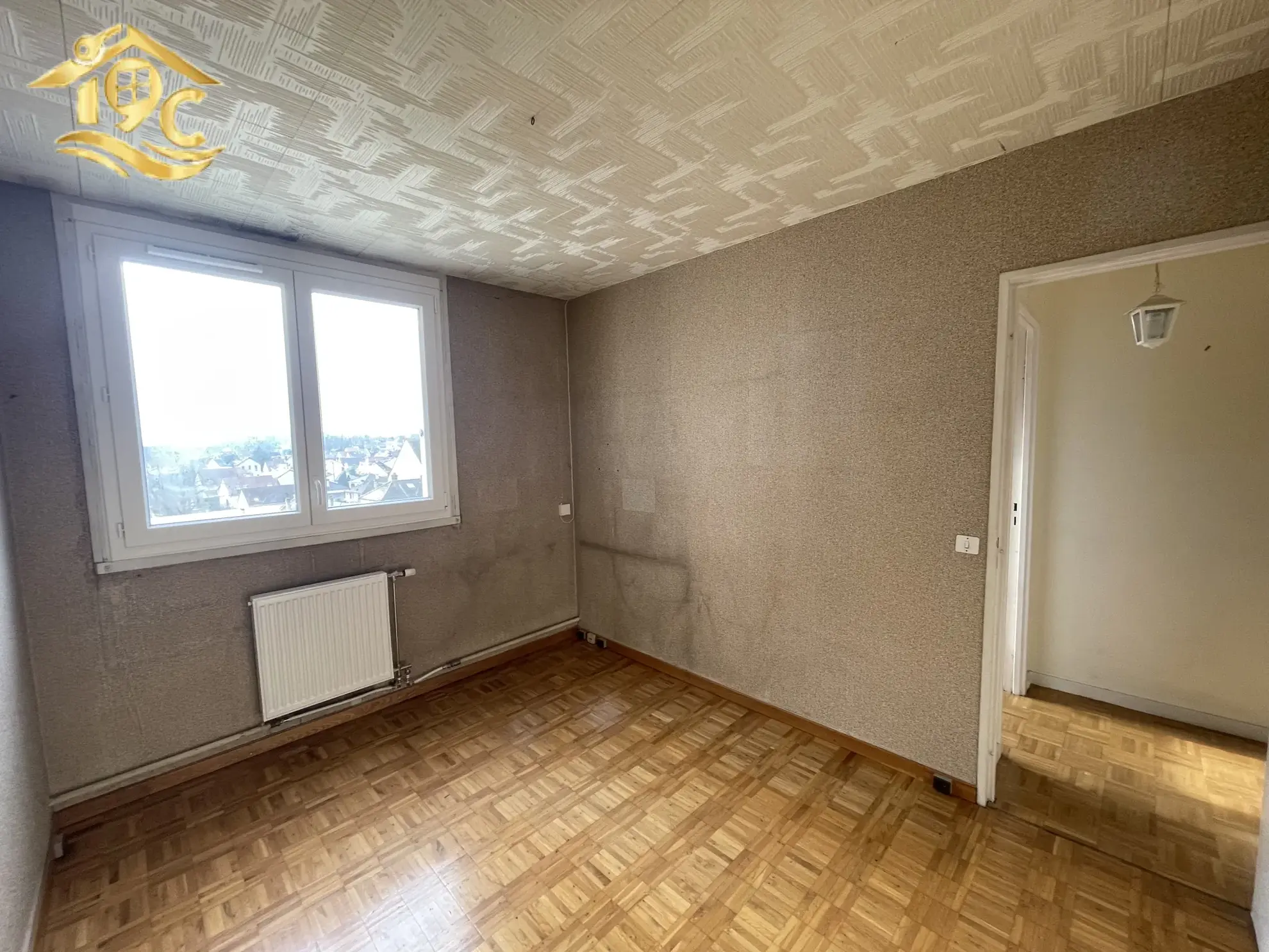 Appartement 4 pièces à Conflans avec balcon et parking privé 