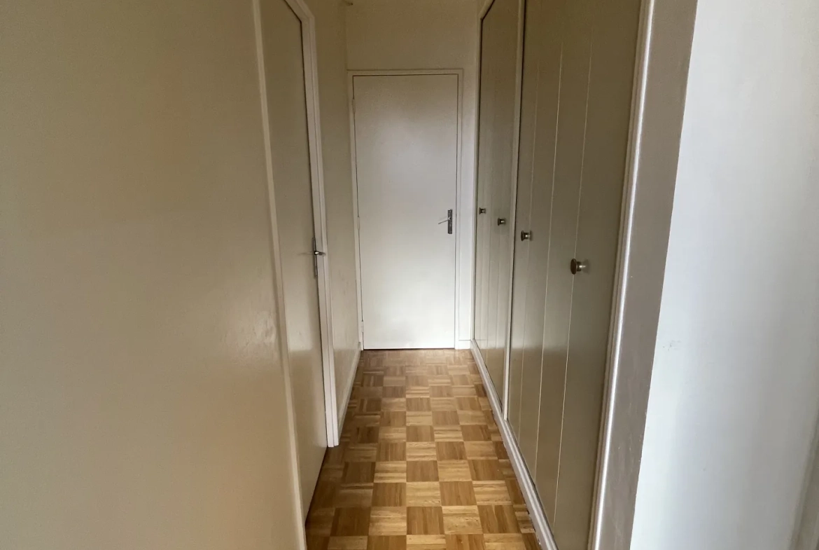 Appartement 4 pièces à Conflans avec balcon et parking privé 