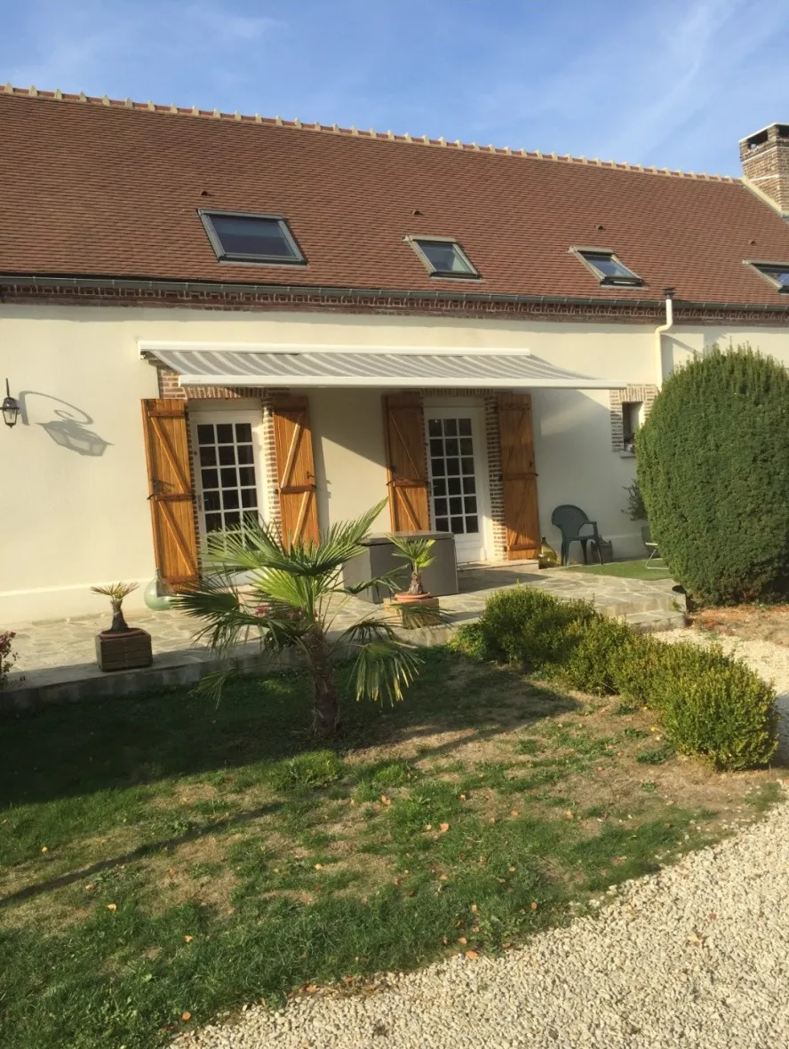 Maison à vendre proche d'Aix-en-Provence avec terrain et dépendances 