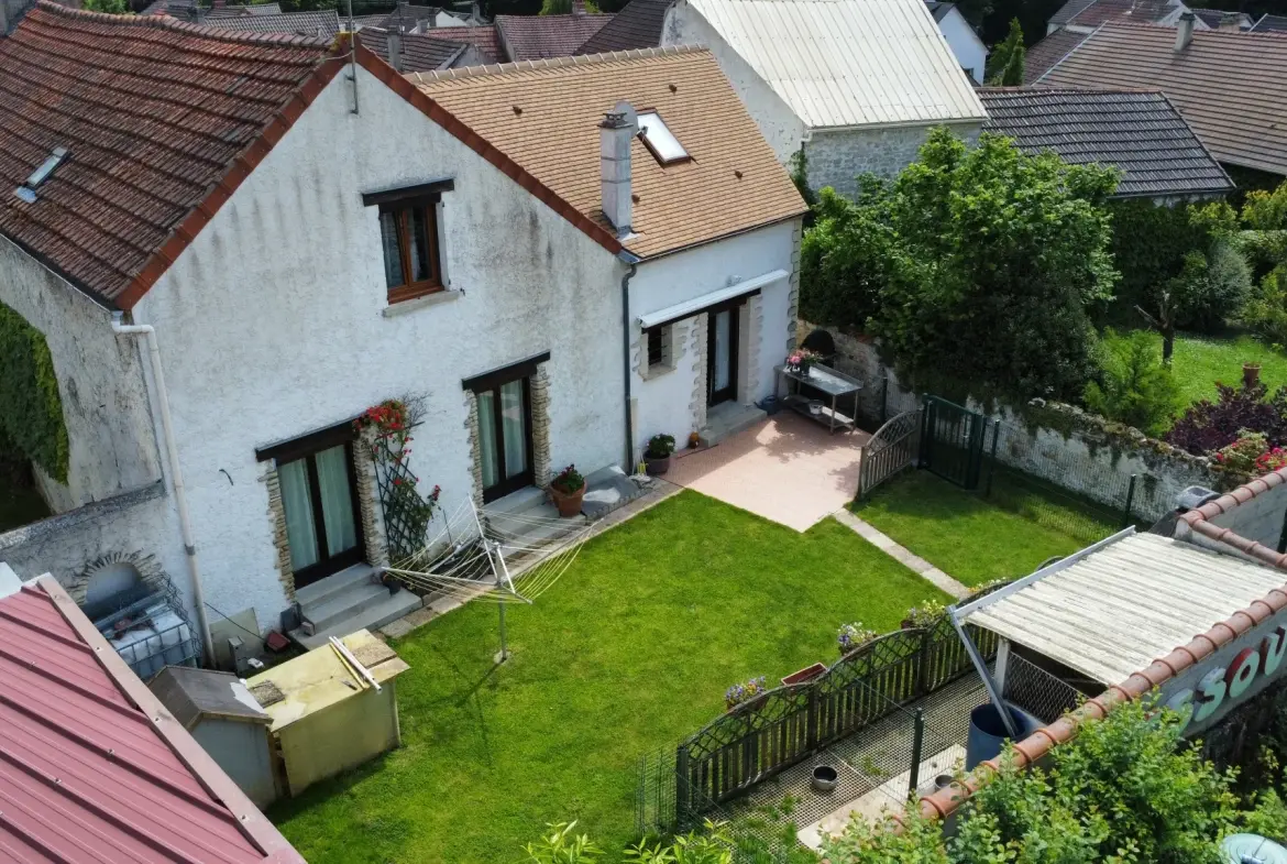 Maison à Issou de 120 m² avec jardin, garage et potentiel de rénovation 