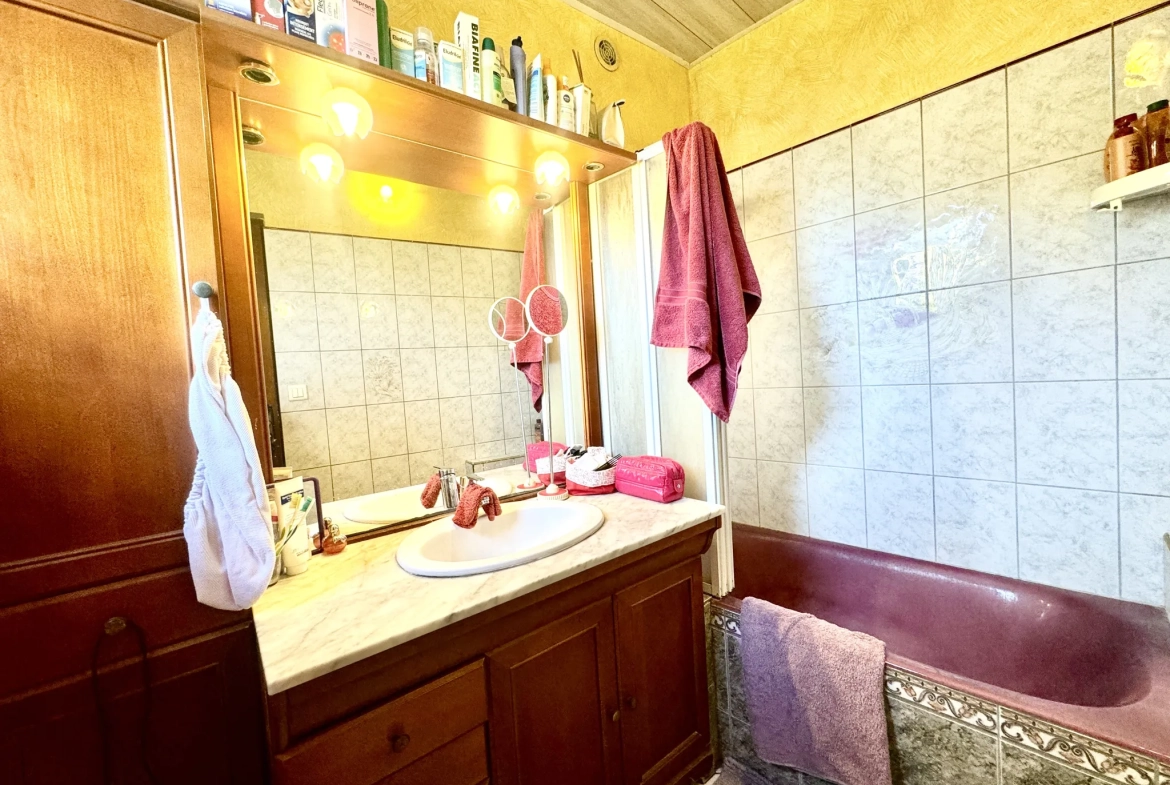 Maison à Issou de 120 m² avec jardin, garage et potentiel de rénovation 