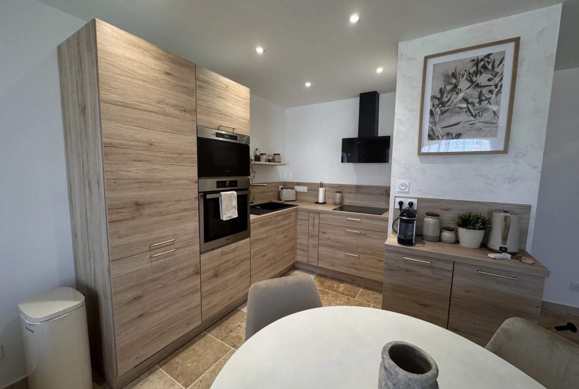 Appartement T2 rénové à Sanary proche du port et de la plage 