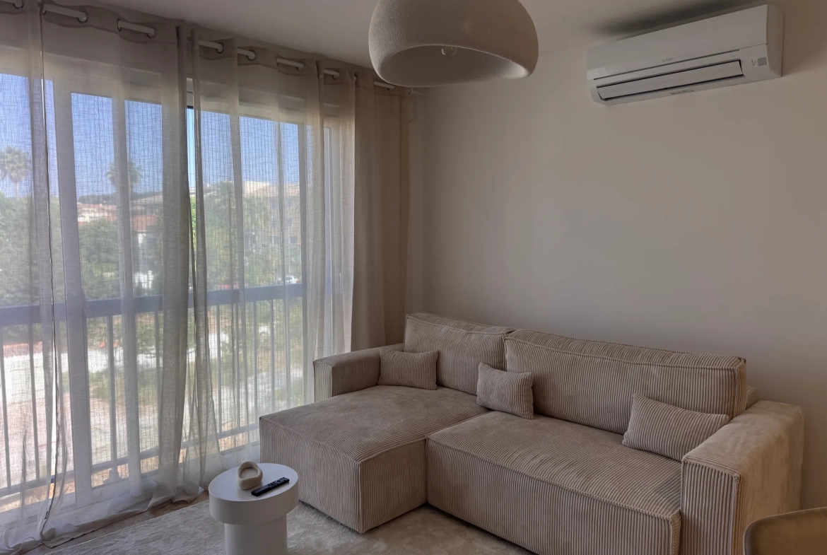 Appartement T2 rénové à Sanary proche du port et de la plage 