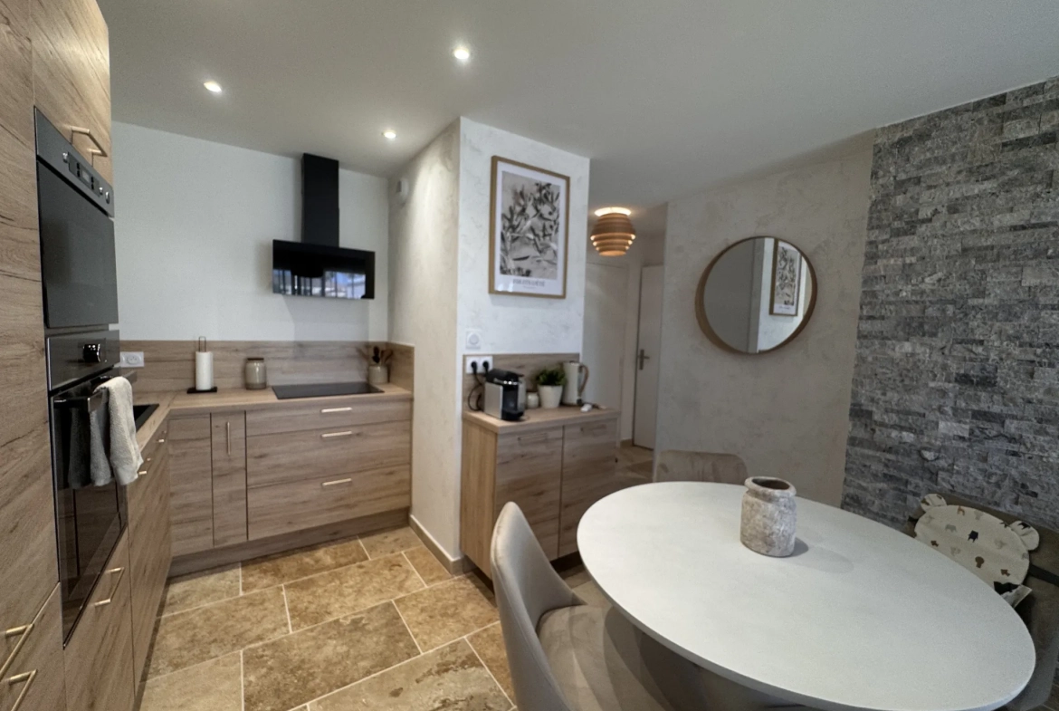 Appartement T2 rénové à Sanary proche du port et de la plage 