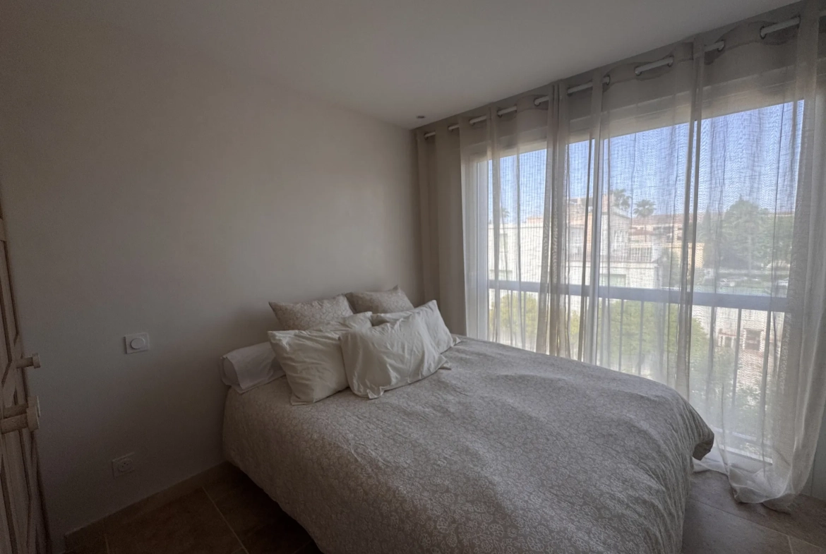 Appartement T2 rénové à Sanary proche du port et de la plage 