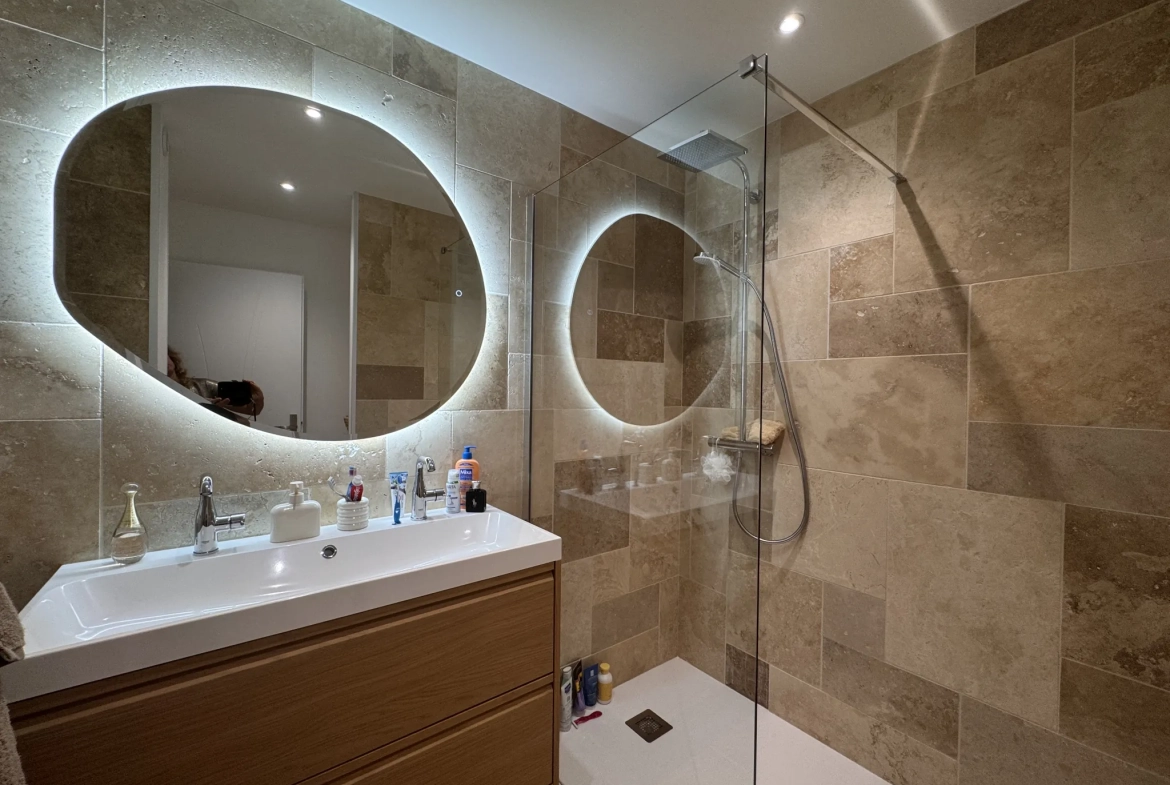Appartement T2 rénové à Sanary proche du port et de la plage 