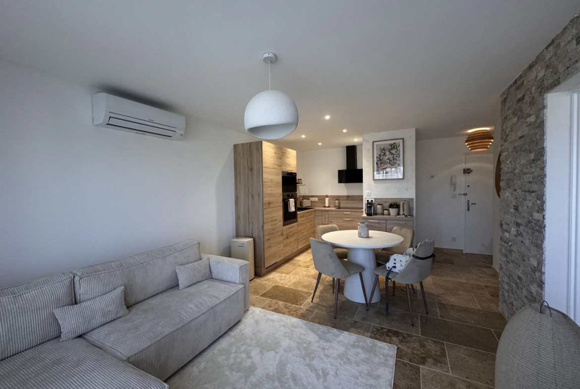 Appartement T2 rénové à Sanary proche du port et de la plage 