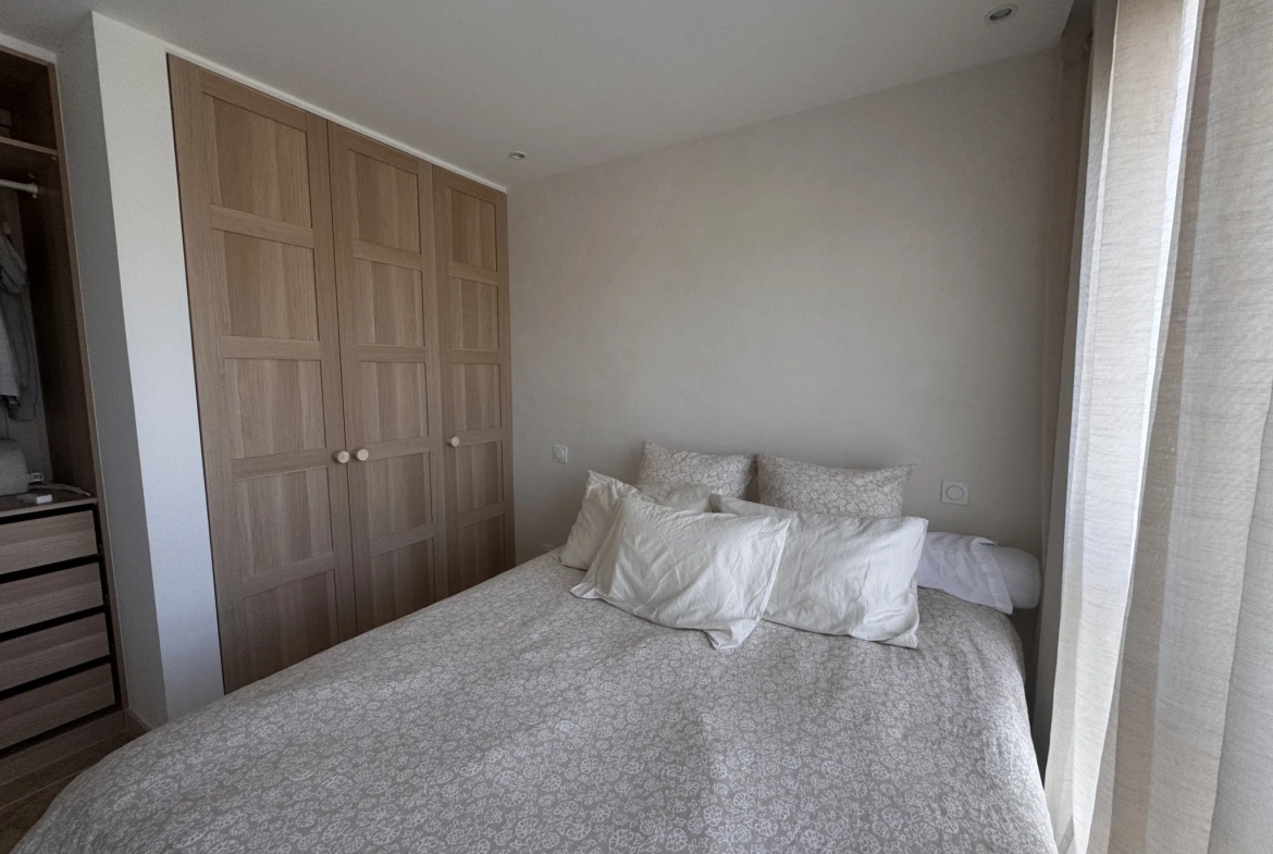 Appartement T2 rénové à Sanary proche du port et de la plage 