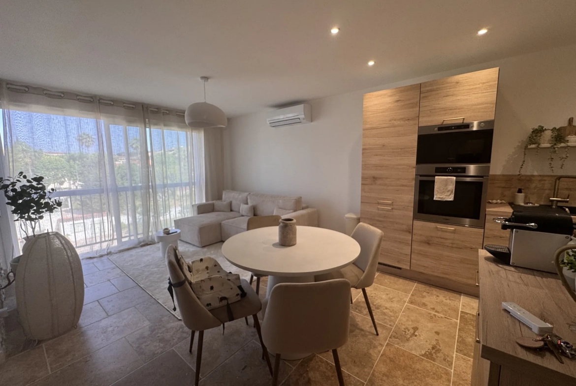 Appartement T2 rénové à Sanary proche du port et de la plage 