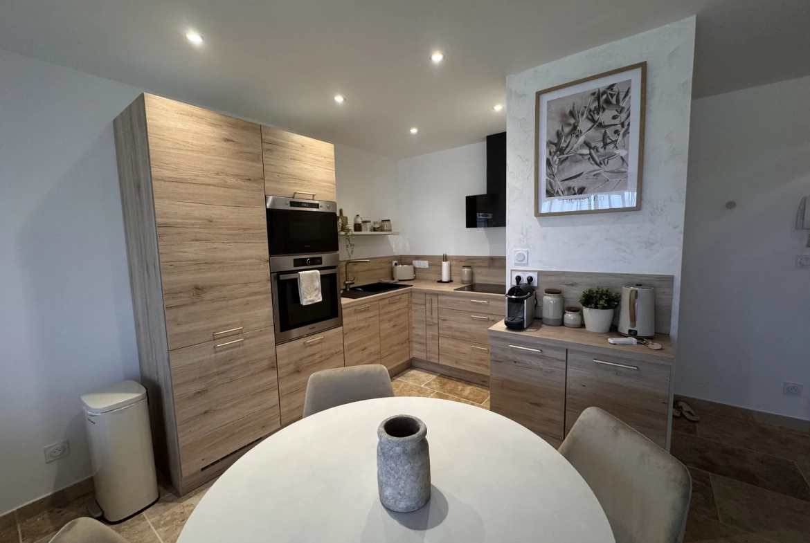 Appartement T2 rénové à Sanary proche du port et de la plage 