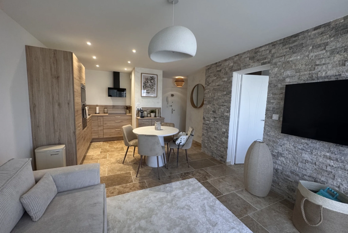 Appartement T2 rénové à Sanary proche du port et de la plage 