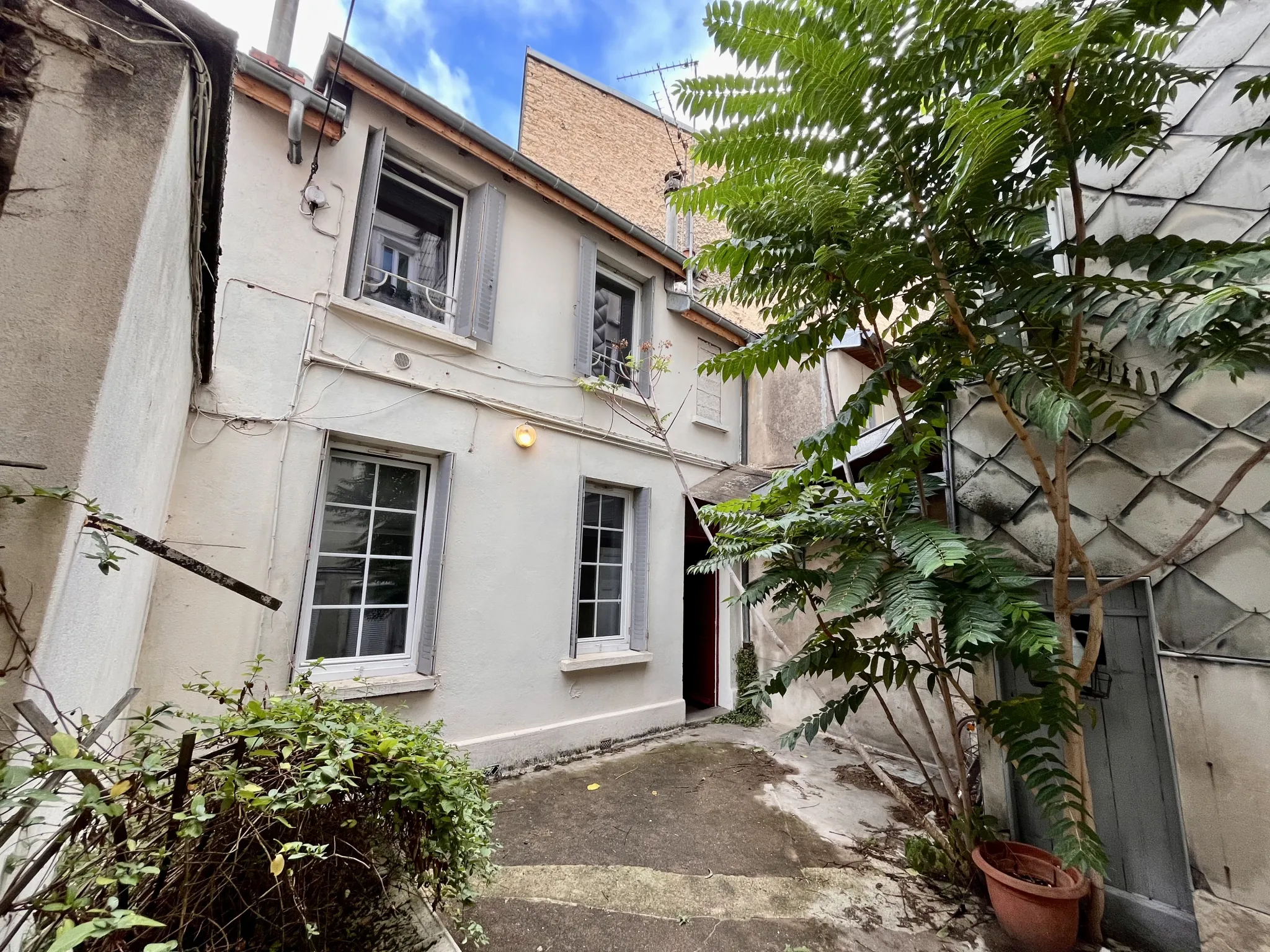 Immeuble à vendre à Dijon proche Victor Hugo avec 2 appartements meublés 