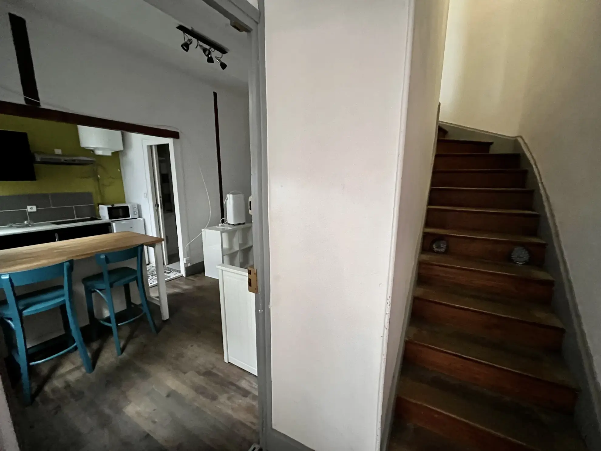 Immeuble à vendre à Dijon proche Victor Hugo avec 2 appartements meublés 