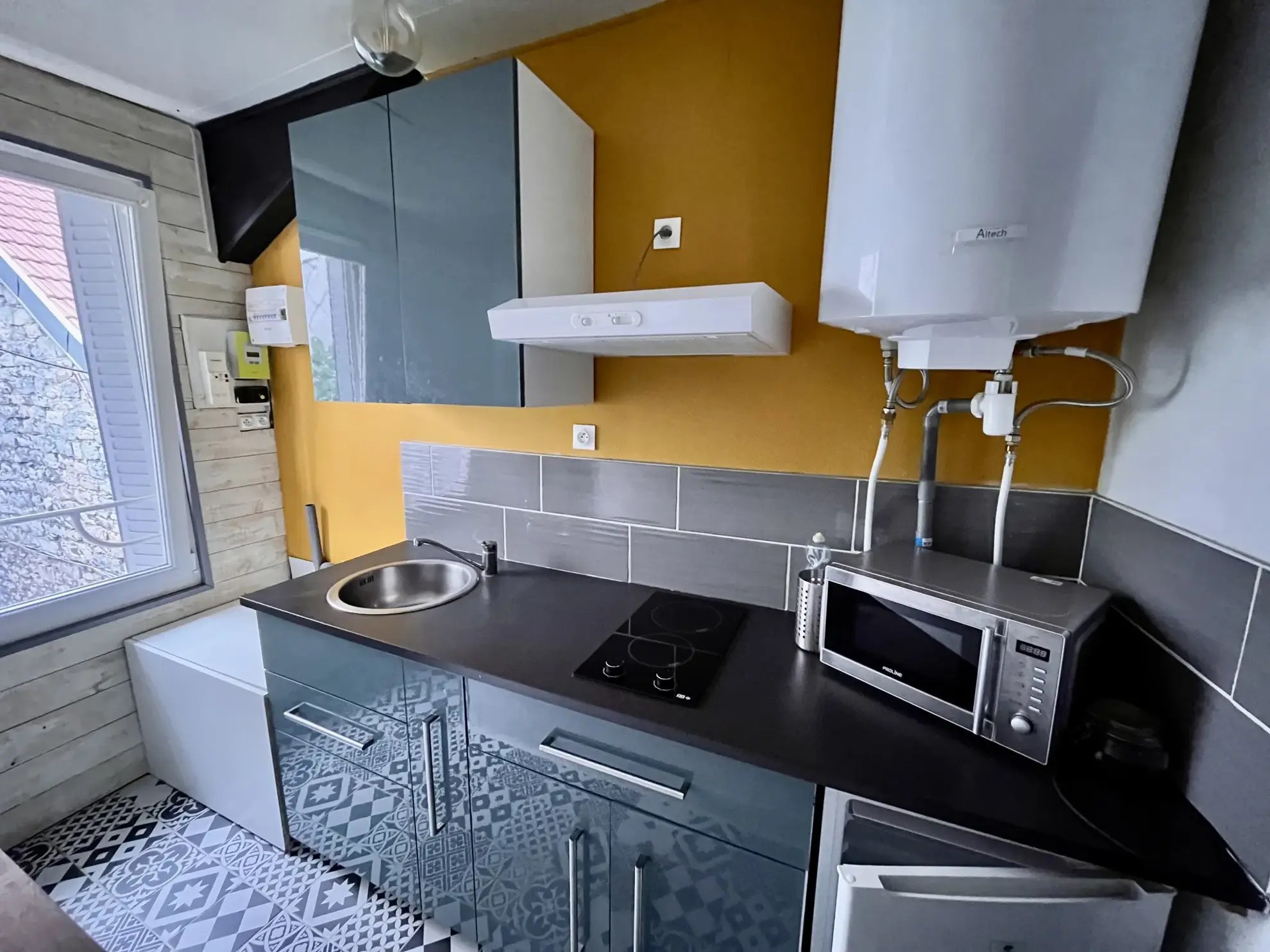 Immeuble à vendre à Dijon proche Victor Hugo avec 2 appartements meublés 