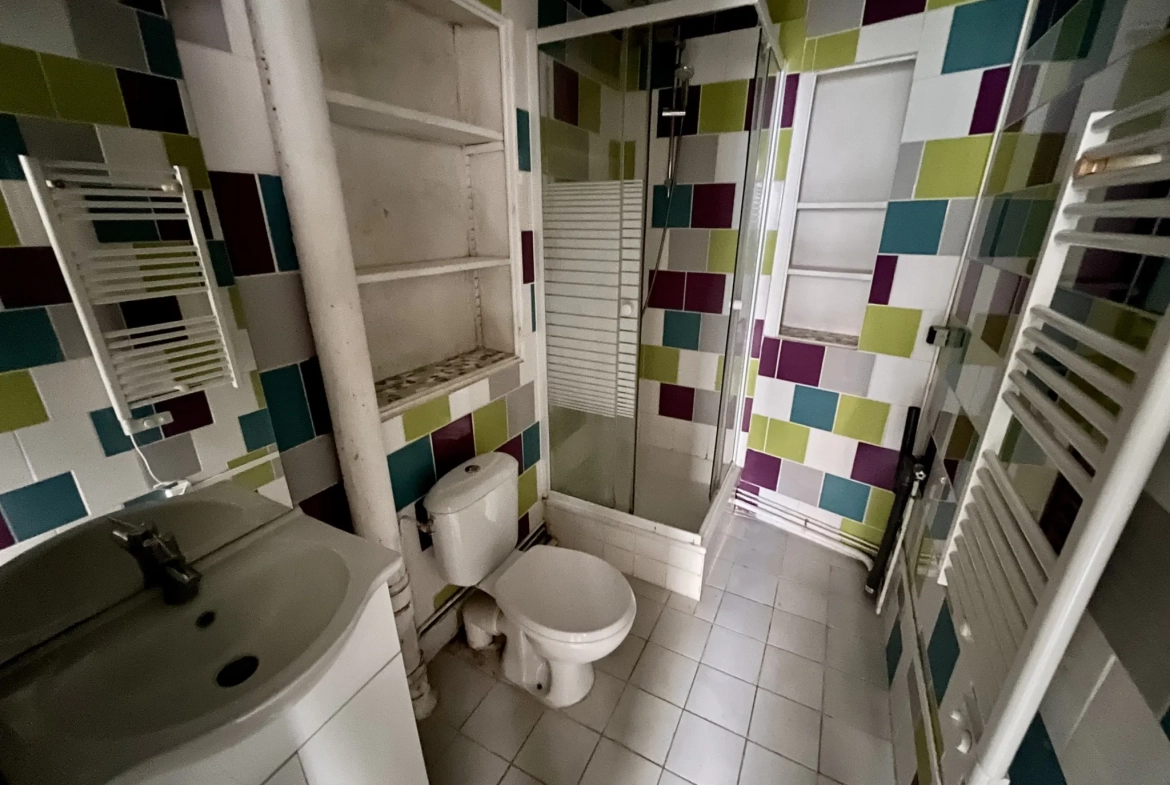 Immeuble à vendre à Dijon proche Victor Hugo avec 2 appartements meublés 