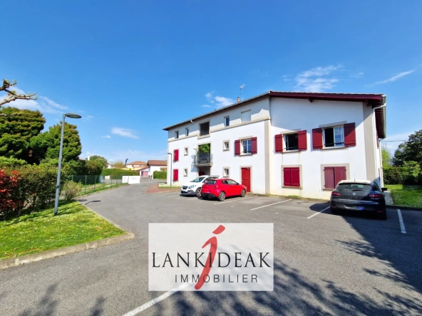 Achat appartement T2 de 43 m² à Ustaritz avec parking et cave, secteur sécurisé