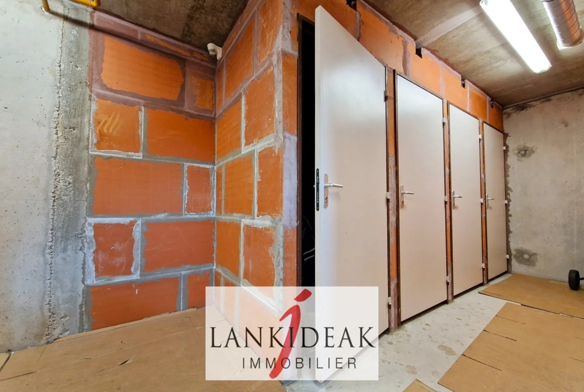 Achat appartement T2 de 43 m² à Ustaritz avec parking et cave, secteur sécurisé 