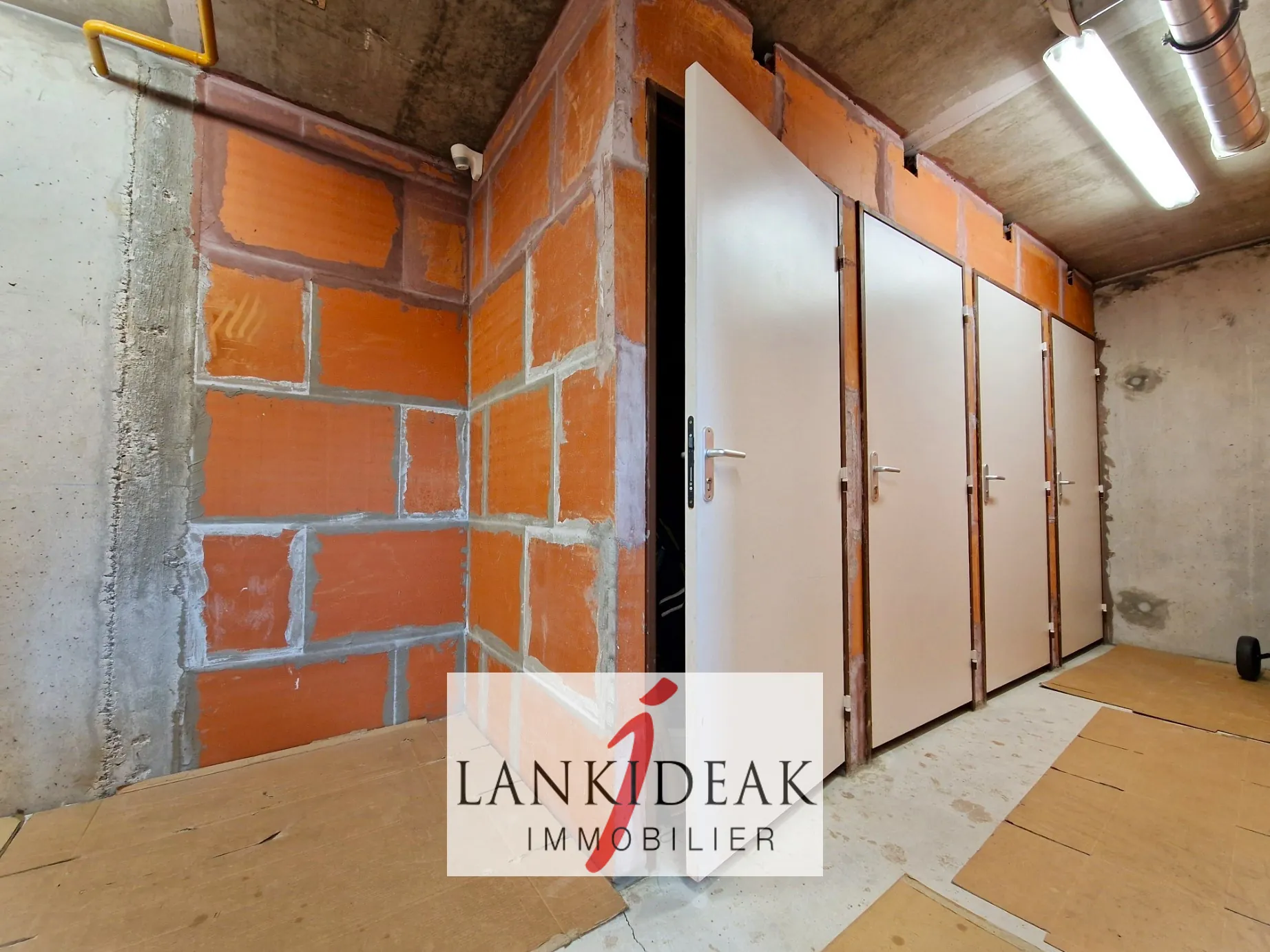 Achat appartement T2 de 43 m² à Ustaritz avec parking et cave, secteur sécurisé 