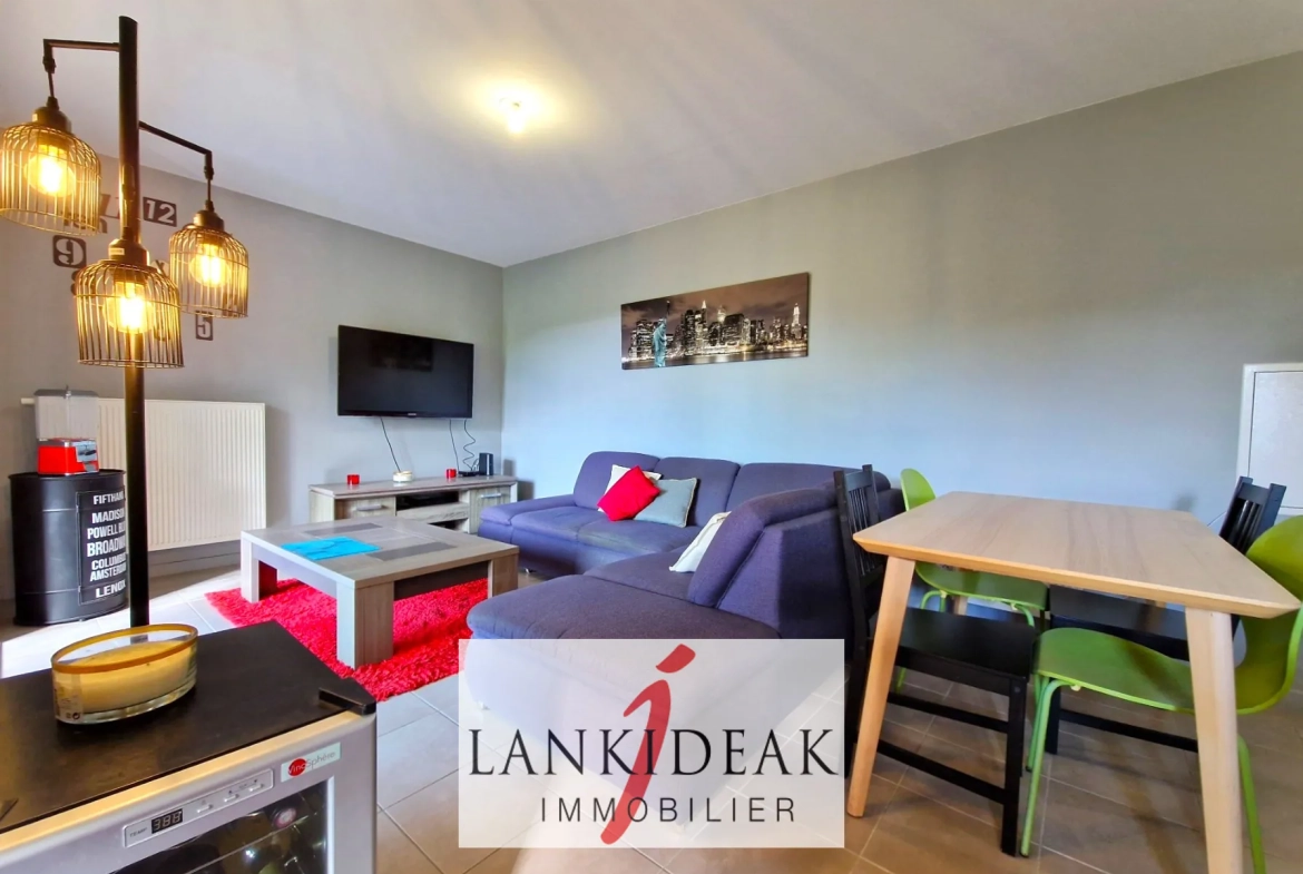 Achat appartement T2 de 43 m² à Ustaritz avec parking et cave, secteur sécurisé 