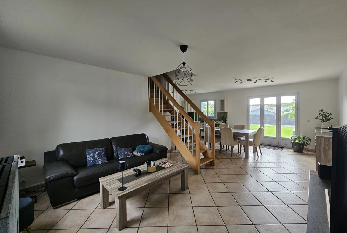 Maison familiale lumineuse à Le Gavre avec 5 chambres et terrain de 1000 m² 