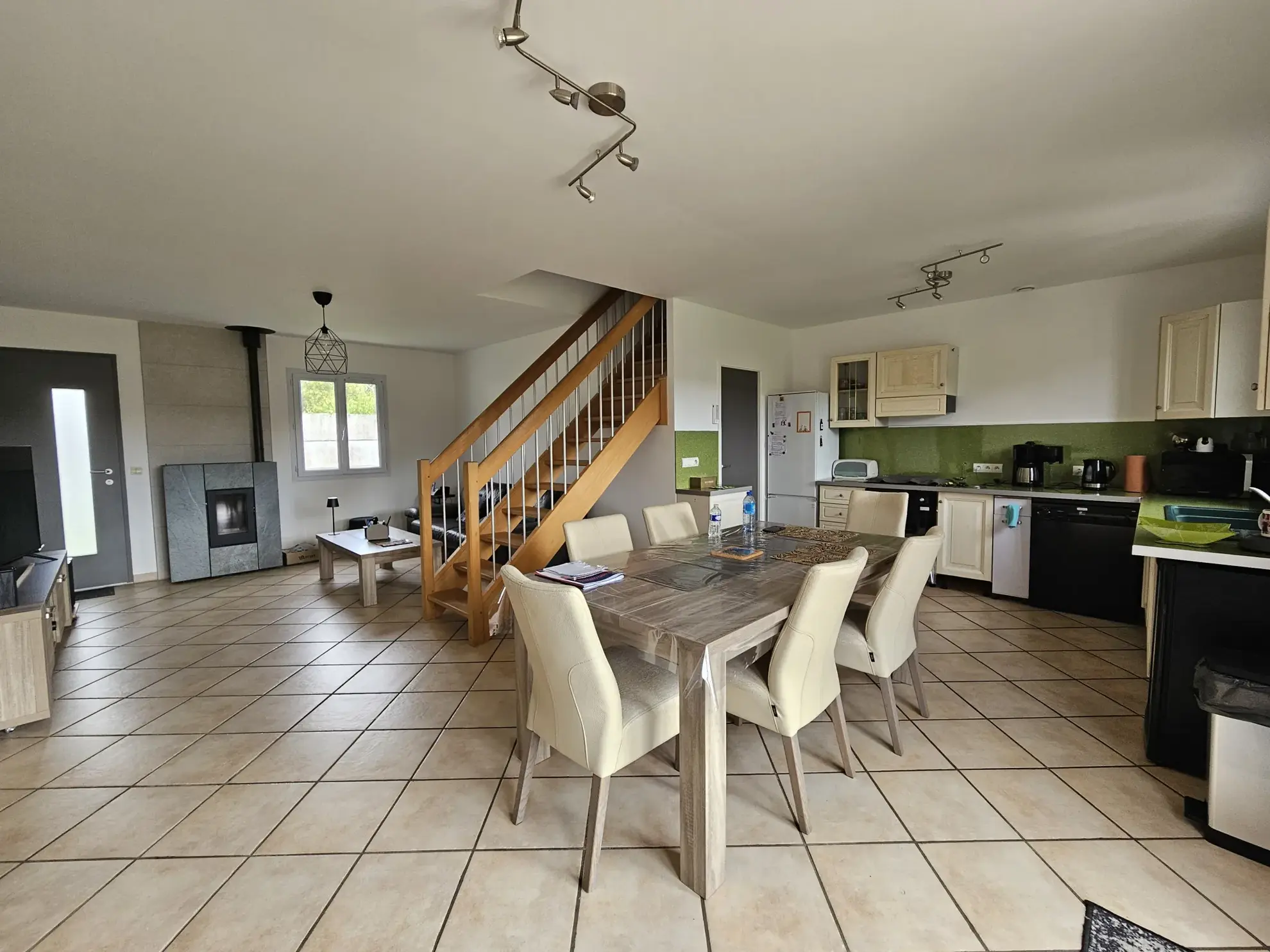 Maison familiale lumineuse à Le Gavre avec 5 chambres et terrain de 1000 m² 