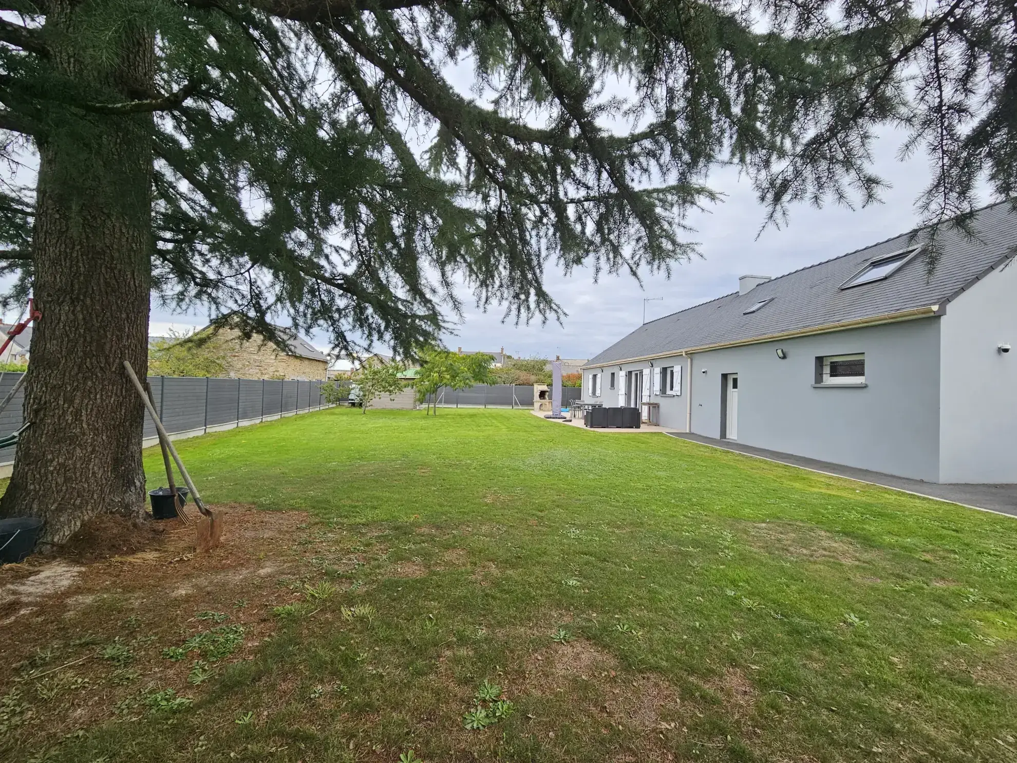 Maison familiale lumineuse à Le Gavre avec 5 chambres et terrain de 1000 m² 