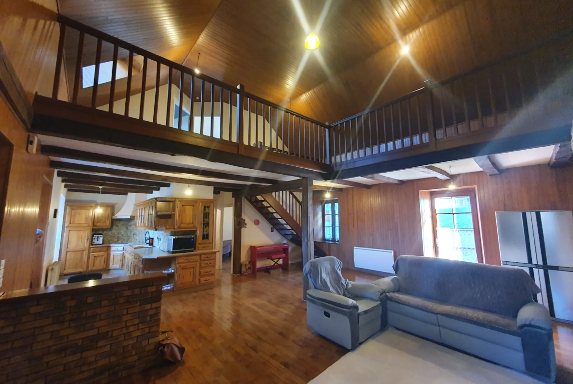 Charmante maison en pierre avec terrain et dépendances en Corrèze 