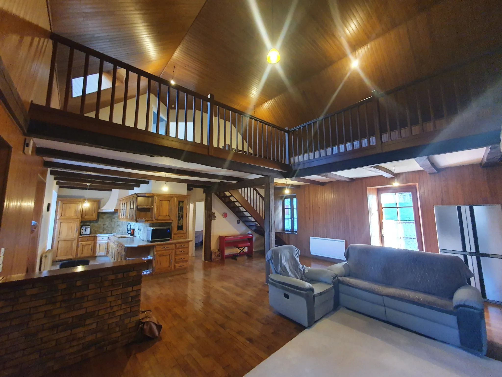 Charmante maison en pierre avec terrain et dépendances en Corrèze 