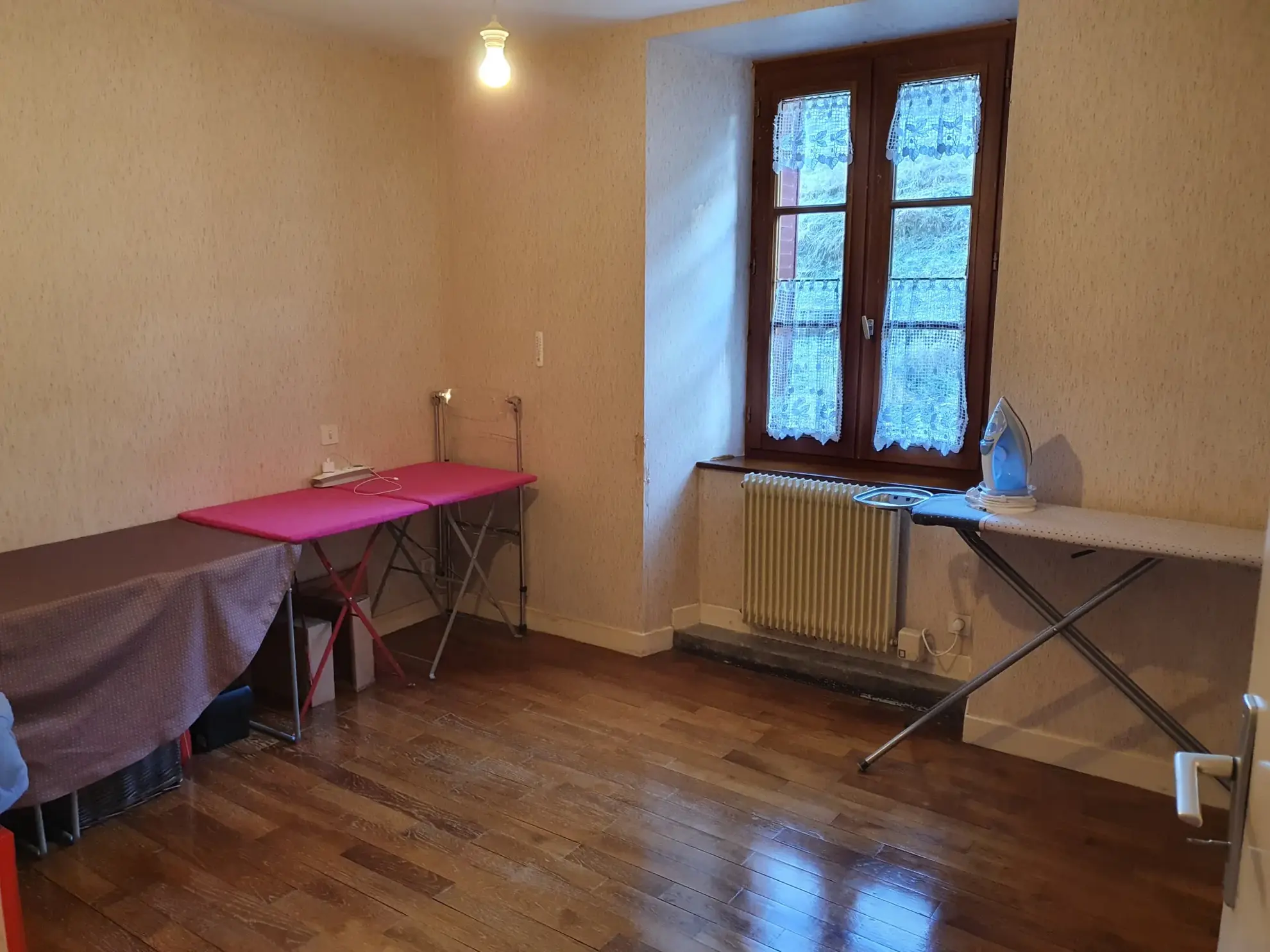 Charmante maison en pierre avec terrain et dépendances en Corrèze 