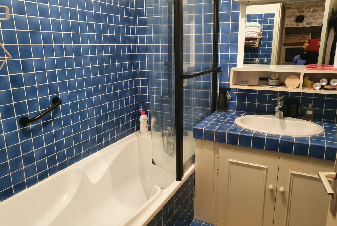 Charmante maison en pierre avec terrain et dépendances en Corrèze 