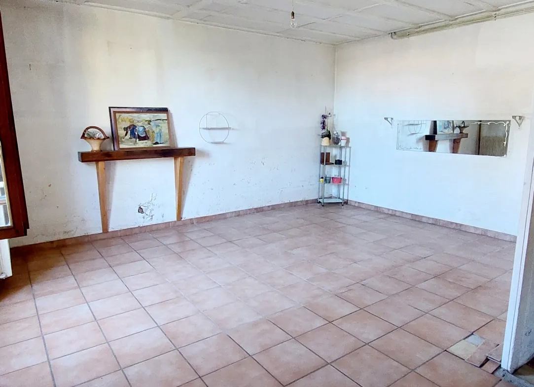 Maison en pierre à rénover de 110 m² avec jardin à La Réole 