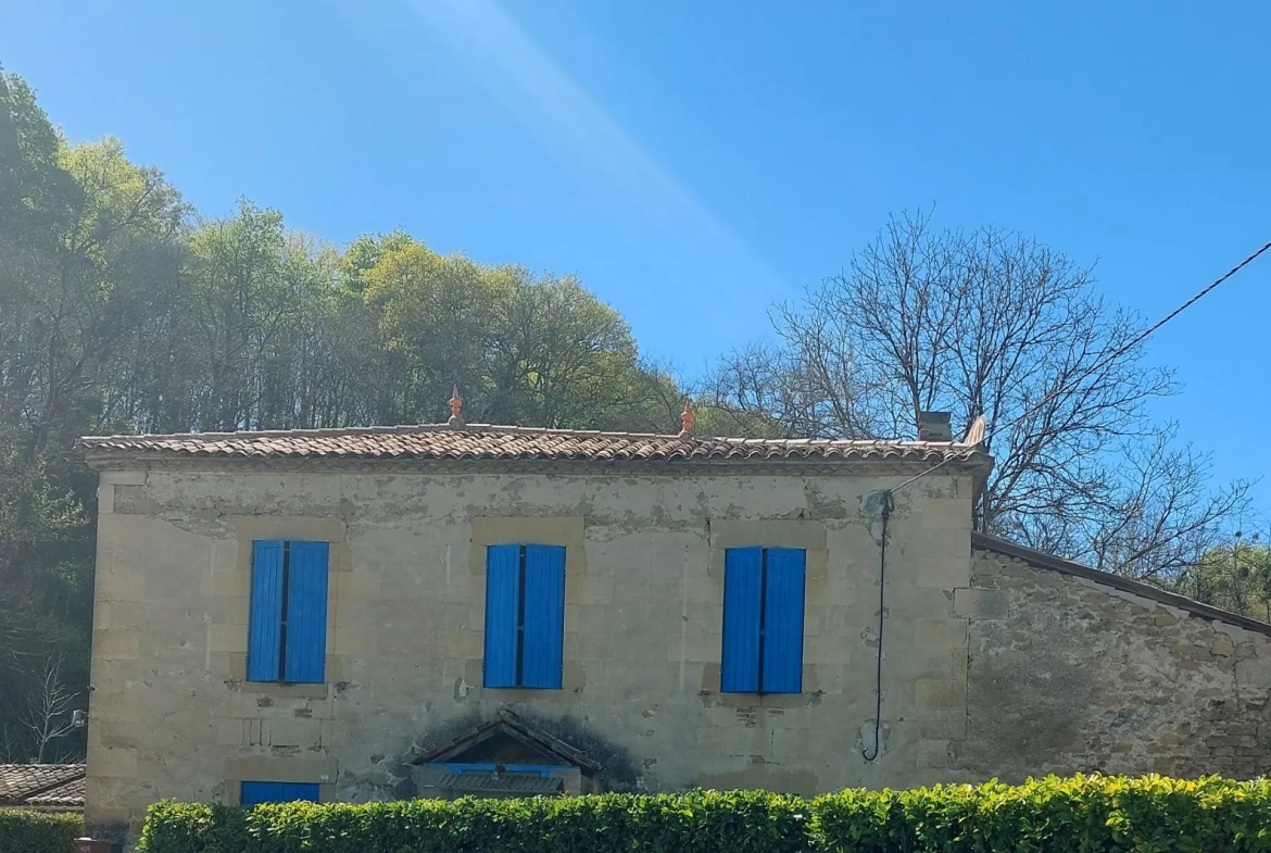 Maison en pierre à rénover de 110 m² avec jardin à La Réole 