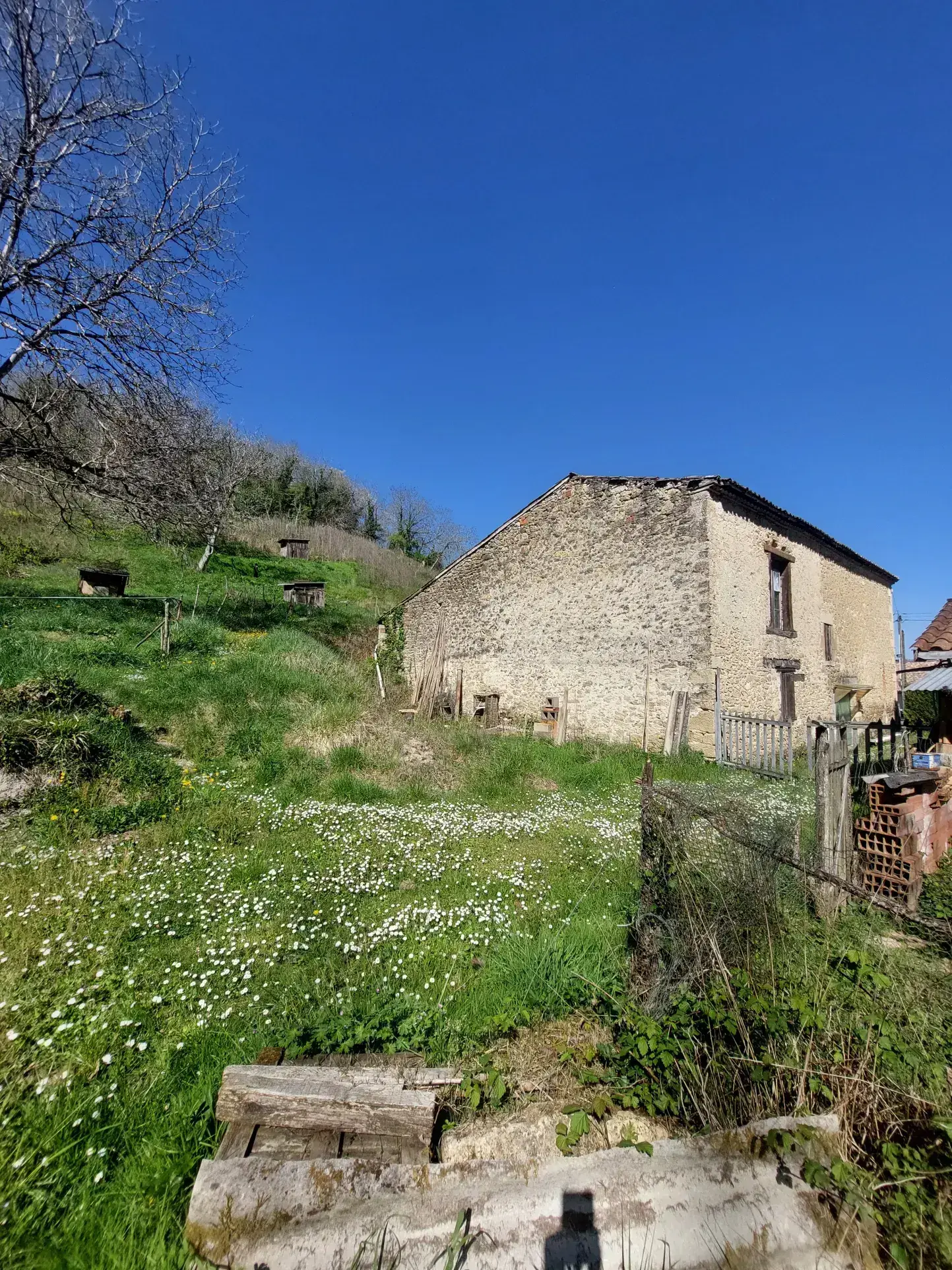 Maison en pierre à rénover de 110 m² avec jardin à La Réole 