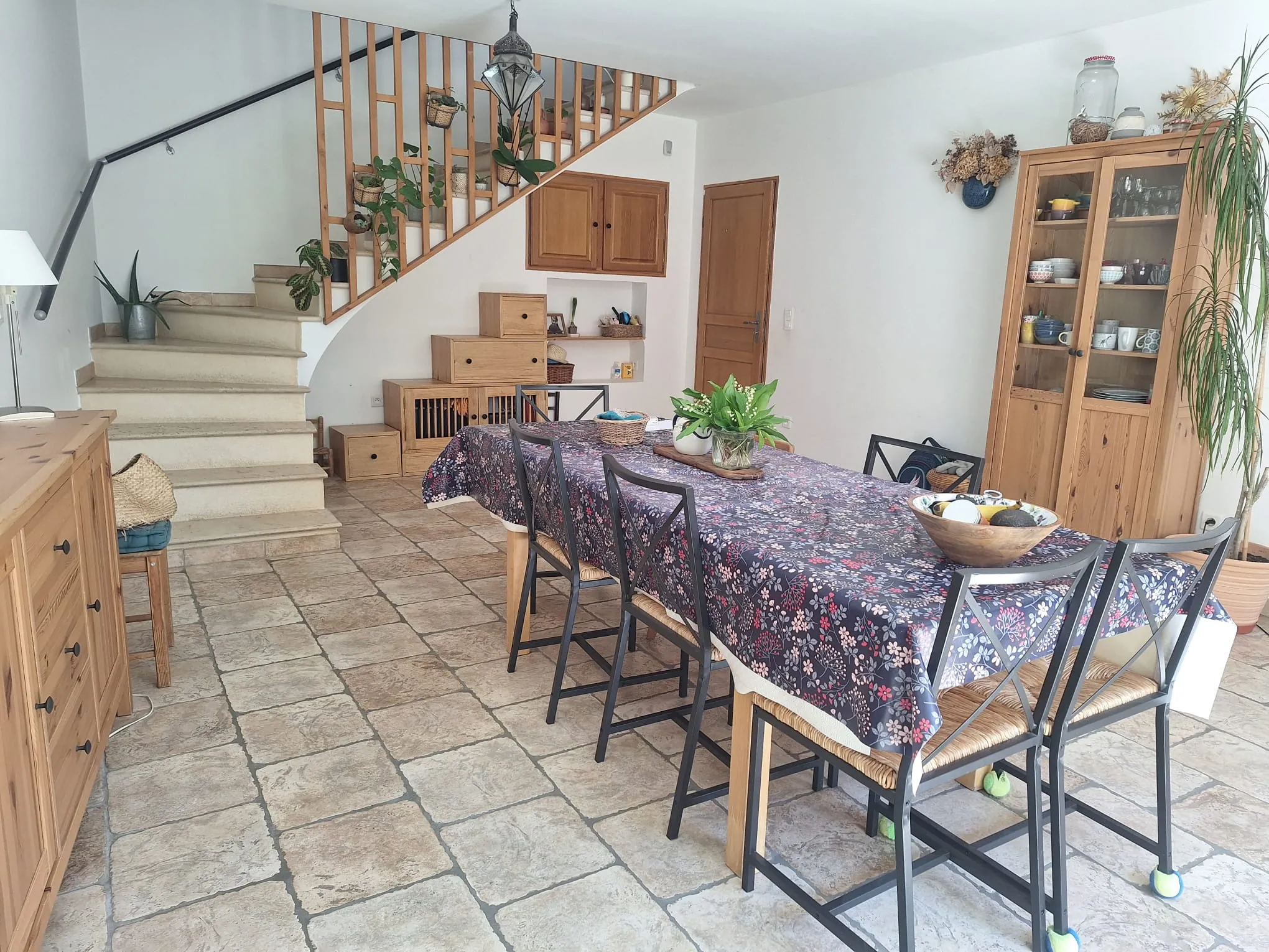 Maison de caractère à vendre dans le village de Caderousse, 115 m² avec garage et terrasse exposée sud 