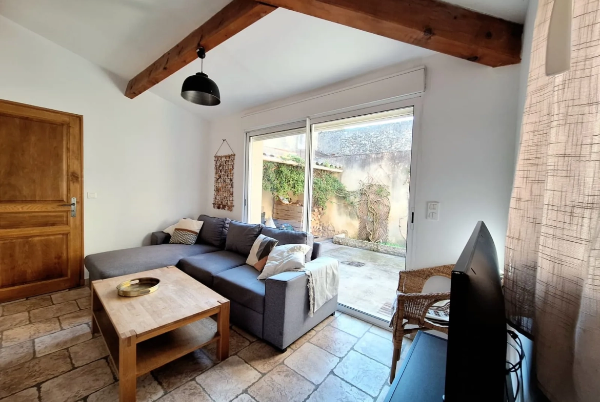 Maison de caractère à vendre dans le village de Caderousse, 115 m² avec garage et terrasse exposée sud 