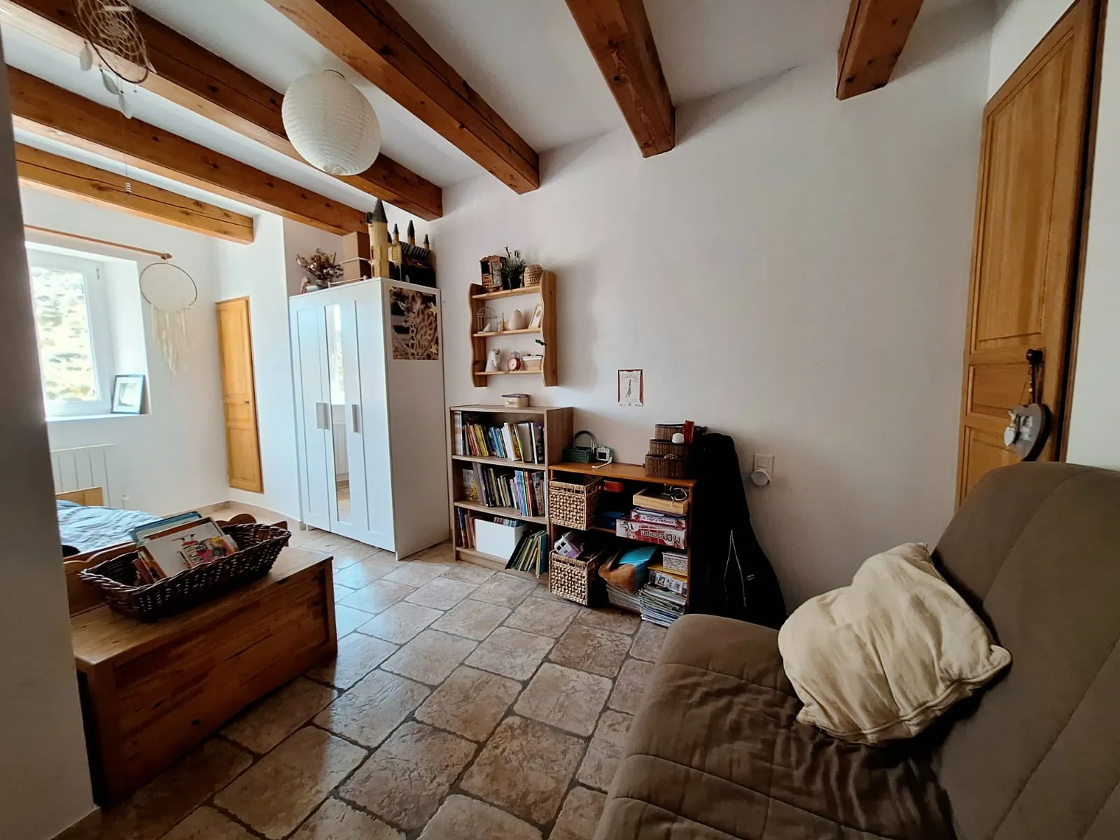 Maison de caractère à vendre dans le village de Caderousse, 115 m² avec garage et terrasse exposée sud 
